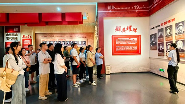 勇往直前永不懈怠，锚定目标笃行不缀——2026年市场营销部上半年团建活动